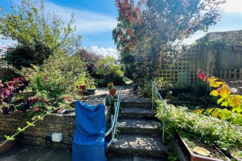 16churchgdn.jpg