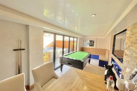 Games Room &amp;  Bar