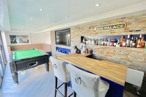 Games Room &amp;  Bar