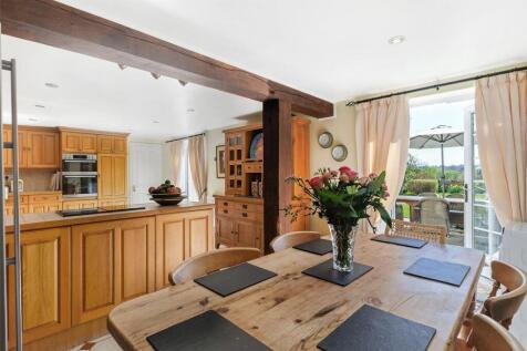 Kitchen Dining Area