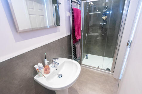 bedroom1ensuite