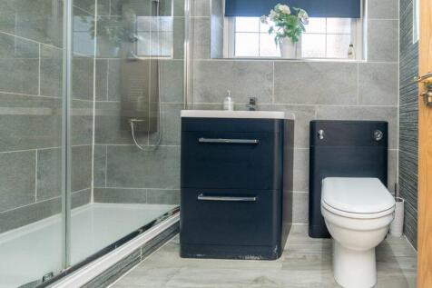 1ST FLOOR SHOWER ROOM