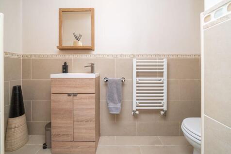GUEST CLOAKROOM