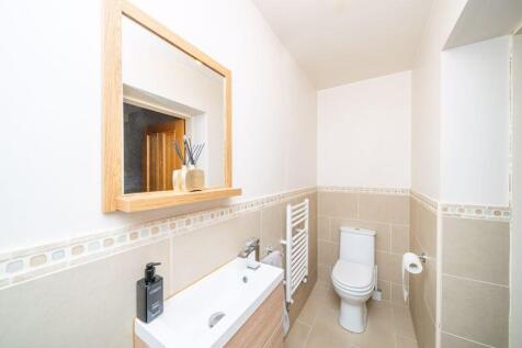 GUEST CLOAKROOM