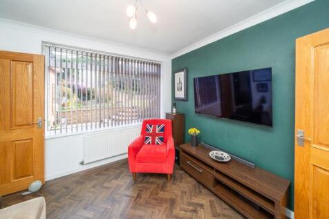 SNUG/TV ROOM