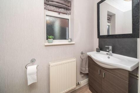 GUEST CLOAKROOM