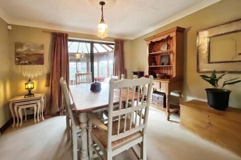 b8f0dfe3-WhatsApp...