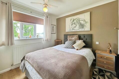 33b0ea85-WhatsApp...