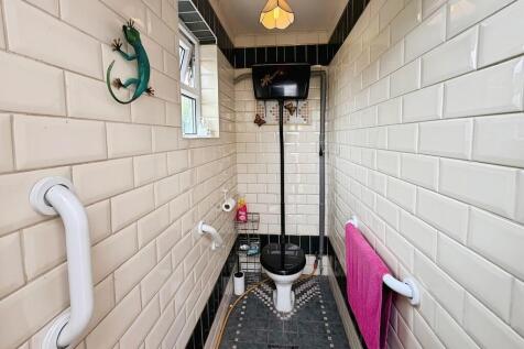 98f54ecb-WhatsApp...