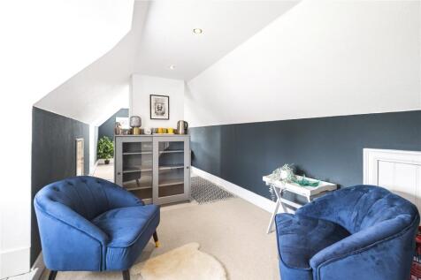 Bedroom 7/Sitting