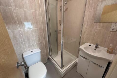 upper shower room...