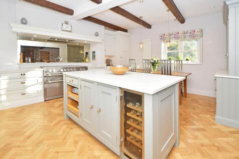 Kitchen/ Dining Room