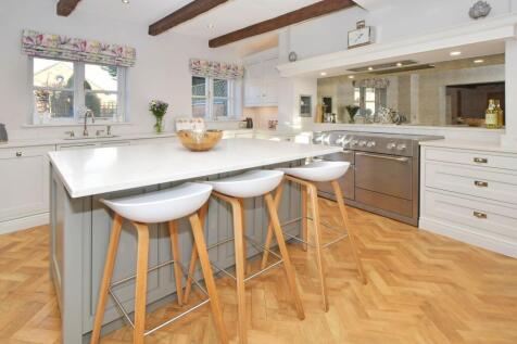 Kitchen/ Dining Room