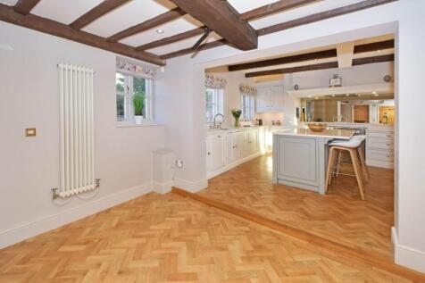 Kitchen/ Dining Room