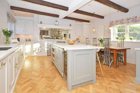 Kitchen/ Dining Room