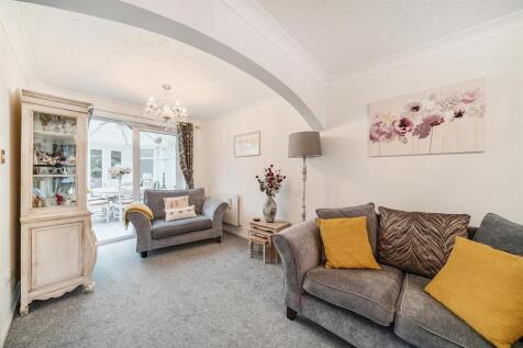 38 The Oval, Caolville