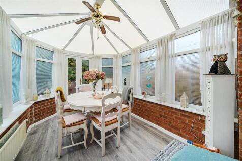 38 The Oval, Caolville