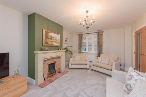 Hallcroft Avenue, Overseal