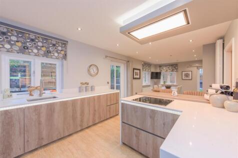 Hallcroft Avenue, Overseal