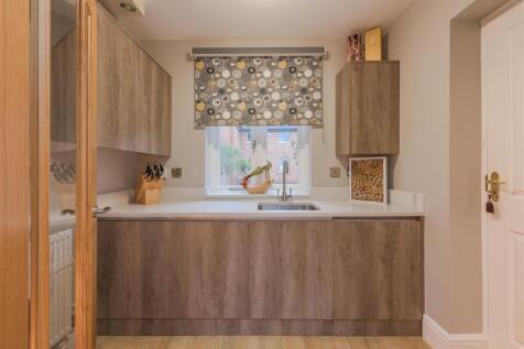 Hallcroft Avenue, Overseal