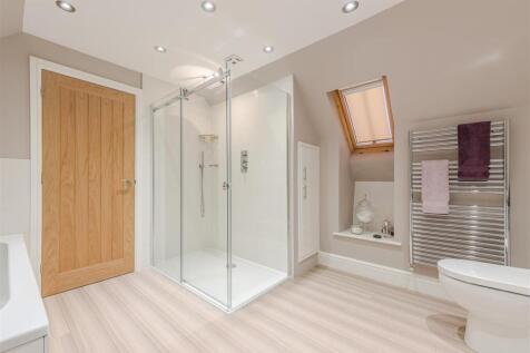 Hallcroft Avenue, Overseal