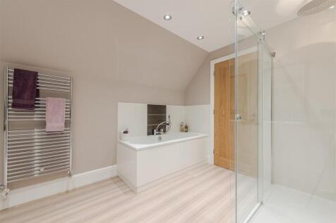 Hallcroft Avenue, Overseal