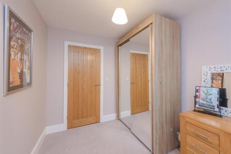 Hallcroft Avenue, Overseal