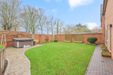 Hallcroft Avenue, Overseal