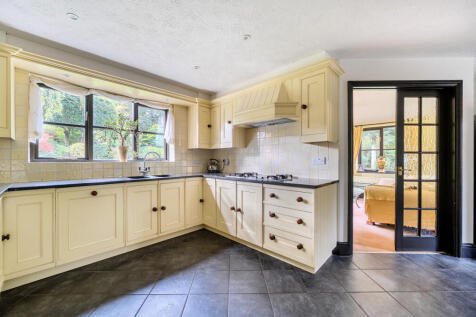 1364716-12-68f22e...