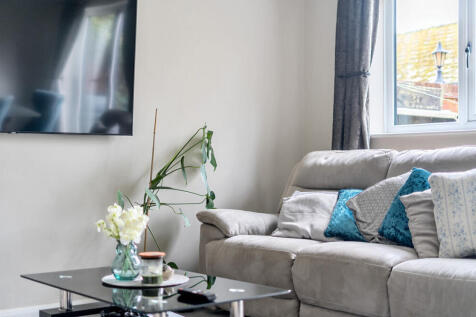 1374717-28-690b49...