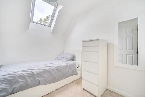 1374717-23-690b48...