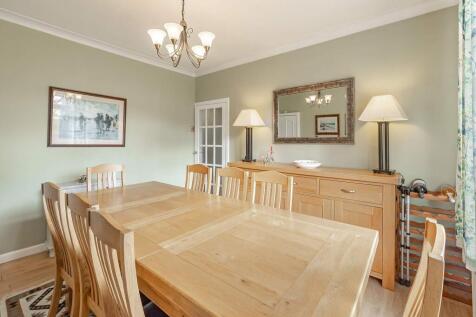 Dining Room/Bed 3