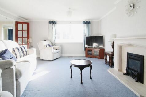 Living Room (L Shaped) with Dining Area