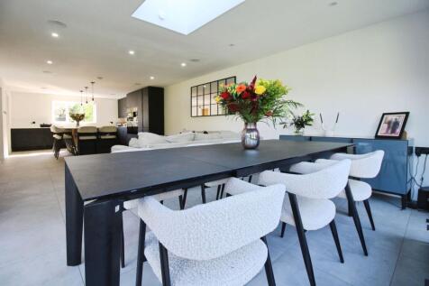 Fitted Kitchen / Family Room