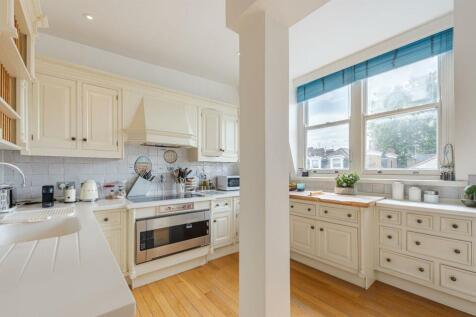 Wetherby Gardens 9D-5-2. Low Res.jpg