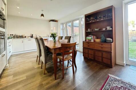 843b138f--42CD-811F-2567755E49BF-34028-00000BAABEC