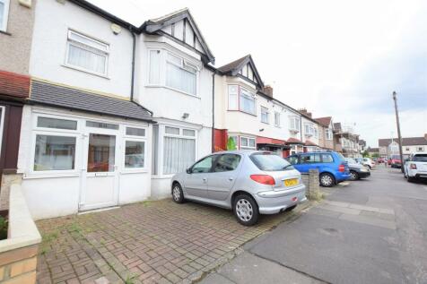 3 bedroom houses to rent in newbury park, ilford, essex