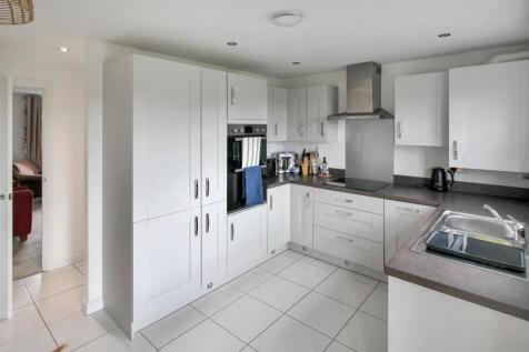 KITCHEN/ DINING ROOM