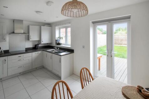KITCHEN/ DINING ROOM