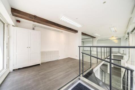 24A Marshalsea Road 2025 refurb entrance.jpg