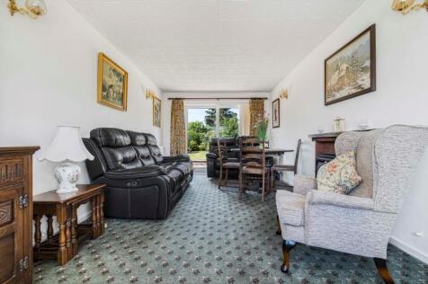 2 Hampden Drive Sitting Room.jpg