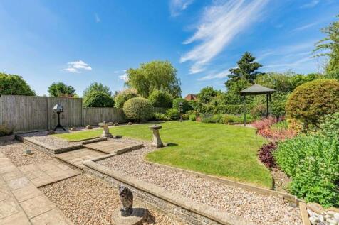 2 Hampden Drive Garden 1.jpg
