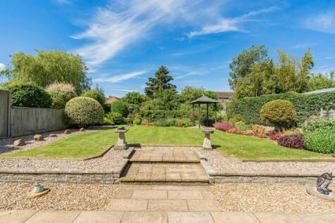 2 Hampden Drive Garden 2.jpg