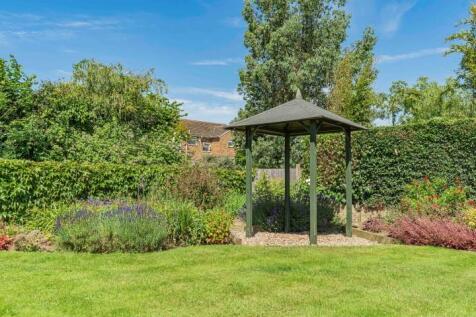 2 Hampden Drive Garden 4.jpg