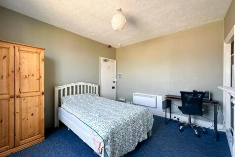 Bedroom 5 (2)