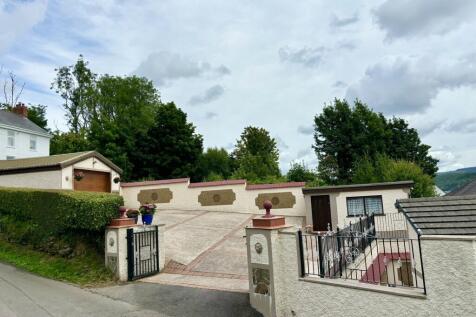Driveway and detached garage 