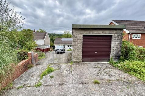 Driveway and detached garage 