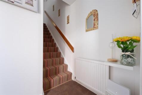 7 Fairley Court 004.JPG