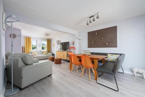 7 Fairley Court 009.JPG
