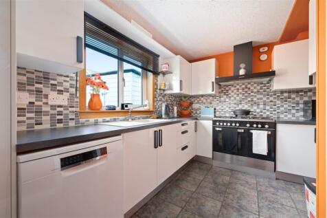 7 Fairley Court 011.JPG